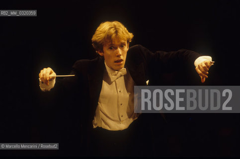 Milan, Piccolo Theater, 1999. British conductor Daniel Harding performing / Milano, Piccolo Teatro, 1999. Daniel Harding mentre dirige - ©Marcello Mencarini/Rosebud2