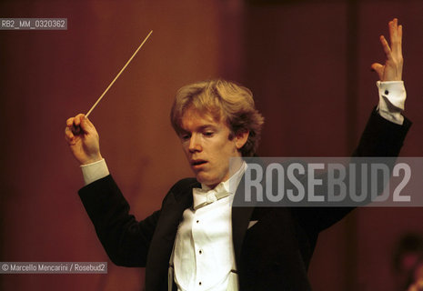 Municipal Theatre in Ferrara, November 19, 1999. British conductor Daniel Harding performing / Teatro Comunale di Ferrara, 19 novembre 1999. Il direttore dorchestra Daniel Harding durante un concerto - ©Marcello Mencarini/Rosebud2