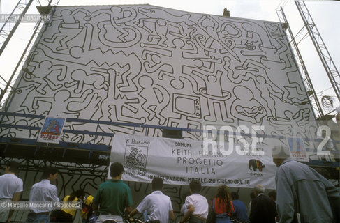 Pisa, 1989. The mural Tuttomondo by Keith Haring in progress on the rear wall of the Church of SantAntonio / Pisa.1989. Il murale Tuttomondo di Keith Haring in via di realizzazione sul muro posteriore della chiesa di SantAntonio abate- ©Marcello Mencarini/Rosebud2