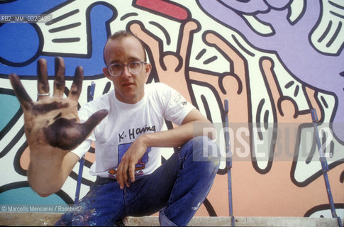 Artist Keith Haring working at the mural Tuttomondo on the rear wall of the Church of SantAntonio in Pisa, 1989 / Lartista Keith Haring mentre lavora al murale Tuttomondo sul muro posteriore della chiesa di SantAntonio abate a Pisa, 1989 - ©Marcello Mencarini/Rosebud2