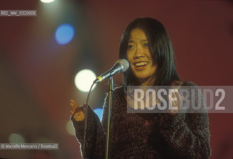 Vatican City, December 1999. Chinese singer Yu Hong-Mei during the rehearsal of the Vaticans Christmas Concert 1999/ Città del Vaticano, dicembre 1999. La cantante cinese Yu Hong-Mei durante le prove del Concerto di Natale in Vaticano 1999 - ©Marcello Mencarini/Rosebud2