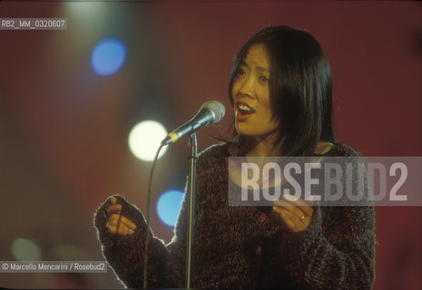 Vatican City, December 1999. Chinese singer Yu Hong-Mei during the rehearsal of the Vaticans Christmas Concert 1999/ Città del Vaticano, dicembre 1999. La cantante cinese Yu Hong-Mei durante le prove del Concerto di Natale in Vaticano 1999 - ©Marcello Mencarini/Rosebud2