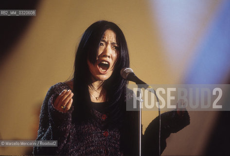 Vatican City, December 1999. Chinese singer Yu Hong-Mei during the rehearsal of the Vaticans Christmas Concert 1999/ Città del Vaticano, dicembre 1999. La cantante cinese Yu Hong-Mei durante le prove del Concerto di Natale in Vaticano 1999 - ©Marcello Mencarini/Rosebud2