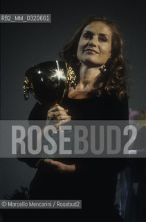 Venice Lido, Venice Film Festival 1988. French actress Isabelle Huppert receiving Coppa Volpi for Best Actress for her role in Une affaire de femmes (Story of Women), directed by Claude Chabrol / Lido di Venezia, Mostra del Cinema di Venezia 1988. Lattrice francese Isabelle Huppert riceve la coppa Volpi come migliorte attrice per la sua interpretazione in Une affaire de femmes (Un affare di donne), diretto da Claude Chabrol - ©Marcello Mencarini/Rosebud2