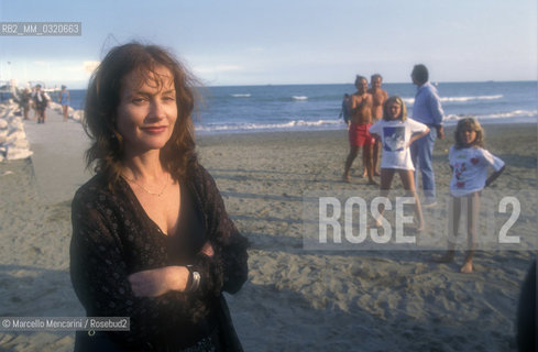 Venice Lido, Venice Film Festival 1995. French actress Isabelle Huppert, winner of Coppa Volpi for best actress for her roles in the movie La Cérémonie directed by Claude Chabrol / Lido di Venezia, Mostra del Cinema di Venezia 1995. Lattrice Isabelle Huppert, vincitrice della Coppa Volpi per la migliore attrice per la sua interpretazione nel film La Cérémonie (Il buio nella mente) diretto da Claude Chabrol - ©Marcello Mencarini/Rosebud2