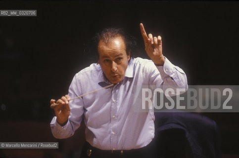 Turin, 1993. Israeli conductor Eliahu Inbal performing a rehearsal / Torino, 1993. Il direttore dorchestra Eliahu Inbal durante una prova - ©Marcello Mencarini/Rosebud2