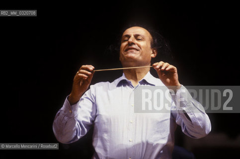 Turin, 1993. Israeli conductor Eliahu Inbal performing a rehearsal / Torino, 1993. Il direttore dorchestra Eliahu Inbal durante una prova - ©Marcello Mencarini/Rosebud2