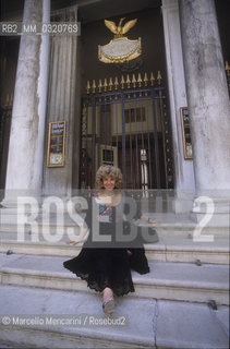 Venice, 1984. American writer Erica Jong, member of Venice Film Festival jury inn front of La Fenice Theater / Venezia, 1984. La scrittrice Erica Jong, membro della giuria della Mostra del Cinema, davanti al Teatro La Fenice - ©Marcello Mencarini/Rosebud2