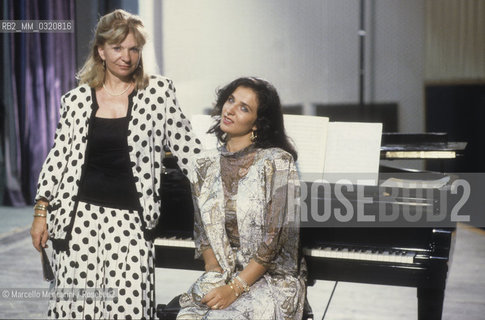 Italian soprano and dubbing actress Fiamma Izzo DAmico with her mother (1987) / Salisburgo, 1989. Il soprano e doppiatrice Fiamma Izzo DAmico con sua madre (1987) - ©Marcello Mencarini/Rosebud2