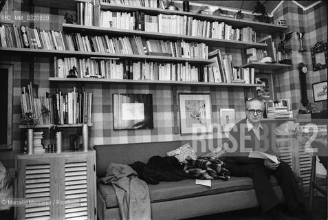 Italian TV journalist Jader Jacobelli in his house / Roma, 1980 circa. Il giornalista Jader Jacobelli nella sua casa - ©Marcello Mencarini/Rosebud2