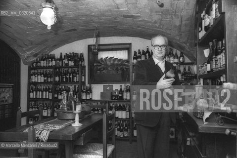 Italian TV journalist Jader Jacobelli in his house / Roma, 1980 circa. Il giornalista Jader Jacobelli nella sua casa - ©Marcello Mencarini/Rosebud2