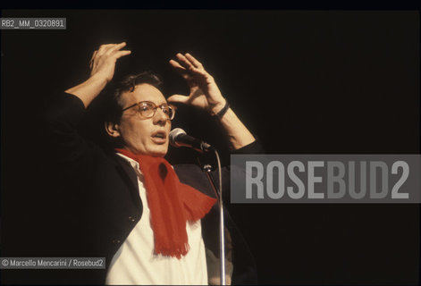 Italian singer and songwriter Enzo Jannacci performing (about 1985) / Il cantautore Enzo Jannacci in concerto (1985 circa) - ©Marcello Mencarini/Rosebud2