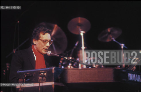 Italian singer and songwriter Enzo Jannacci performing (about 1985) / Il cantautore Enzo Jannacci in concerto (1985 circa) - ©Marcello Mencarini/Rosebud2