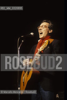 Italian singer and songwriter Enzo Jannacci performing (about 1985) / Il cantautore Enzo Jannacci in concerto (1985 circa) - ©Marcello Mencarini/Rosebud2