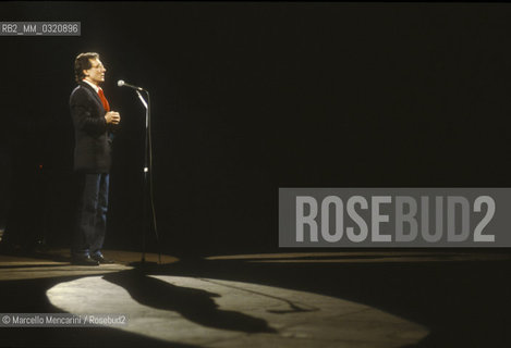 Italian singer and songwriter Enzo Jannacci performing (about 1985) / Il cantautore Enzo Jannacci in concerto (1985 circa) - ©Marcello Mencarini/Rosebud2