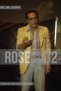 Italian singer and songwriter Enzo Jannacci performing (about 1985) / Il cantautore Enzo Jannacci (1985 circa) - ©Marcello Mencarini/Rosebud2