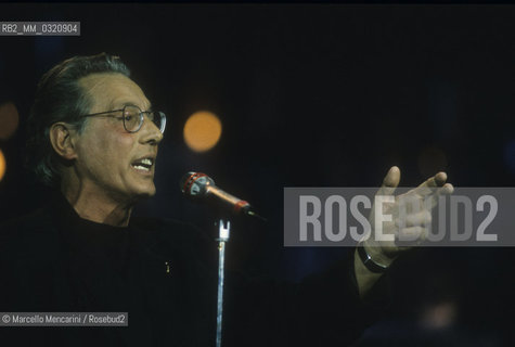 Sanremo Music Festival 1991. Italian singer-songwriter Enzo Jannacci performing his song La fotografia classified as eleventh / Festival di Sanremo 1991. Enzo Jannacci canta La fotografia, classificata allundicesimo posto - ©Marcello Mencarini/Rosebud2