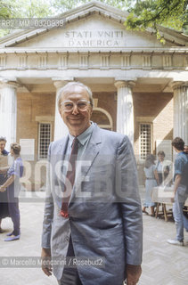 American artist Jasper Johns at Venice Art Biennial 1988, in front of the USA pavilion / Lartista Jasper Johns alla Biennale Arte di Venezia 1988 davanti al padiglione degli Stati Uniti - ©Marcello Mencarini/Rosebud2