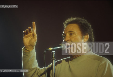 Vatican City, December 1999. British pop singer Tom Jones during the rehearsal of the Vaticans Christmas Concert 1999/ Città del Vaticano, dicembre 1999. Il cantante Tom Jones durante le prove del Concerto di Natale in Vaticano 1999 - ©Marcello Mencarini/Rosebud2