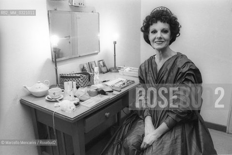 Bulgarian-Italian soprano Raina Kabaivanska in her dressing room (1981) / Il soprano Raina Kabaivanska nel suo camerino (1981) - ©Marcello Mencarini/Rosebud2