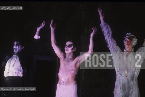 Rome, 1993. British choreographer and dancer Lindsay Kemp (in the middle) / Roma, 1993. Il coreografo e ballerino Lindsay Kemp (al centro) - ©Marcello Mencarini/Rosebud2