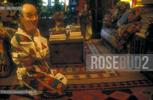 Rome, 1993. British choreographer and dancer Lindsay Kemp in his house / Roma, 1993. Il coreografo e ballerino Lindsay Kemp nella sua casa - ©Marcello Mencarini/Rosebud2