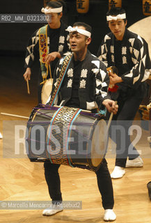 Milan, 2004. Kodo, Japanese Taiko Performing Arts Ensemble (Taiko is a japanese drum) / Milano, 2004. I Kodo, gruppo giapponese di percussionisti di taiko (tamburo giapponese) - ©Marcello Mencarini/Rosebud2