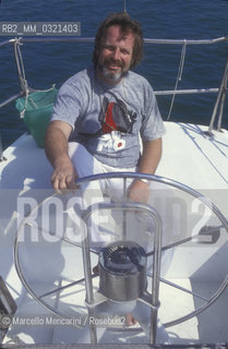 Austrian director Gustav Kuhn on boat (1992) / Macerata, 1992. Il direttore dorchestra Gustav Kuhn in barca (1992) - ©Marcello Mencarini/Rosebud2