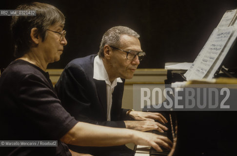 Music composer György Kurtág and his wife Marta playing piano during a rehearsal (1991) / Il compositore György Kurtág con la moglie Marta al pianoforte durante una prova (1991) - ©Marcello Mencarini/Rosebud2