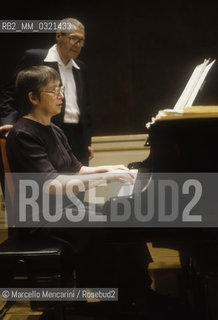 Music composer György Kurtág and his wife Marta playing piano during a rehearsal (1991) / Il compositore György Kurtág con la moglie Marta al pianoforte durante una prova (1991) - ©Marcello Mencarini/Rosebud2