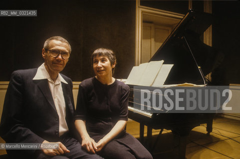 Music composer György Kurtág and his wife Marta playing piano during a rehearsal (1991) / Il compositore György Kurtág con la moglie Marta al pianoforte durante una prova (1991) - ©Marcello Mencarini/Rosebud2