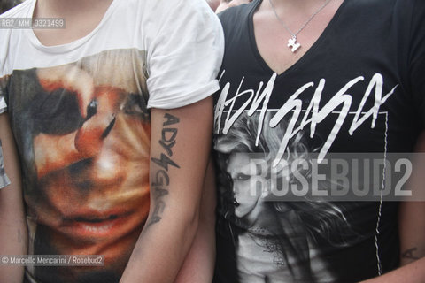 Rome, June 11, 2011. Lady GaGa live at EuroPride.Two fans wearing Gaga t-shirts and with her name written on the arm / Roma, 11 giugno 2011. Concerto di Lady Gaga alEuroPride. Due fan con le magliette dellartista e il suo nome scritto sul braccio - ©Marcello Mencarini/Rosebud2