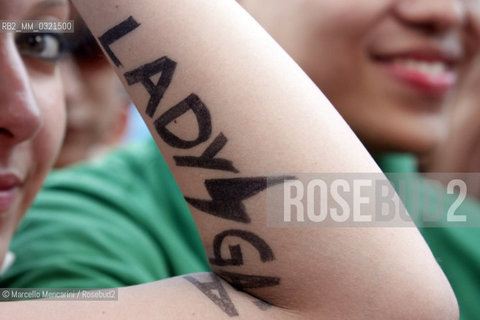 Rome, June 11, 2011. Lady GaGa live at EuroPride. A fan with the artists name written on the arm / Roma, 11 giugno 2011. Concerto di Lady Gaga al Gay Pride. Una fan con il nome dellartista scritto sul braccio - ©Marcello Mencarini/Rosebud2