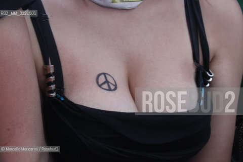 Rome, June 11, 2011. Lady GaGa live at EuroPride. A fan having a peace tattoo on her breasts / Roma, 11 giugno 2011. Concerto di Lady Gaga al Gay Pride. Una fan con un tatuaggio della pace sul seno - ©Marcello Mencarini/Rosebud2