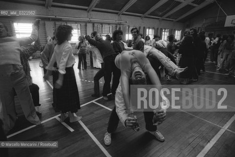 Rome, 1981. A group therapy session with psychiatrist Ronald Laing / Roma, 1981. Incontro terapeutico di gruppo con lo psichiatra Ronald Laing - ©Marcello Mencarini/Rosebud2