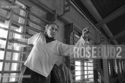 Rome, 1981. Psychiatrist Ronald Laing during a group therapy session / Roma, 1981. Lo psichiatra Ronald Laing durante un incontro terapeutico di gruppo - ©Marcello Mencarini/Rosebud2