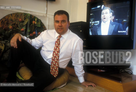 Bologna, 1998. Italian operatic tenor Vincenzo La Scola in his house / Bologna, 1998. Il tenore Vincenzo La Scola nella sua casa - ©Marcello Mencarini/Rosebud2