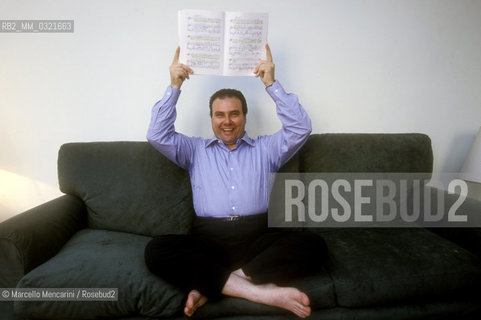 Bologna, 1998. Italian operatic tenor Vincenzo La Scola in his house / Bologna, 1998. Il tenore Vincenzo La Scola nella sua casa - ©Marcello Mencarini/Rosebud2