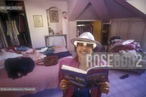 Rome, 1986. Italian actress Marisa Laurito in her house / Roma, 1986. Lattrice Marisa Laurito nella sua casa - ©Marcello Mencarini/Rosebud2