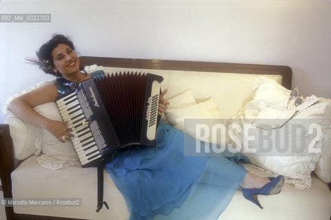 Rome, 1986. Italian actress Marisa Laurito in her house / Roma, 1986. Lattrice Marisa Laurito nella sua casa - ©Marcello Mencarini/Rosebud2