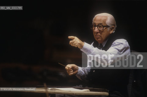 Rome, 1989. German conductor Ferdinand Leitner performing a rehearsal / Roma, 1989. Il direttore dorchestra Ferdinand Leitner mentre dirige una prova - ©Marcello Mencarini/Rosebud2