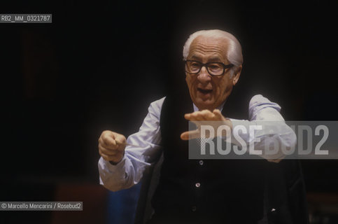 Rome, 1989. German conductor Ferdinand Leitner performing a rehearsal / Roma, 1989. Il direttore dorchestra Ferdinand Leitner mentre dirige una prova - ©Marcello Mencarini/Rosebud2