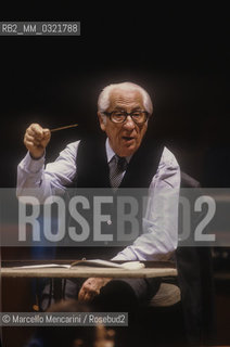 Rome, 1989. German conductor Ferdinand Leitner performing a rehearsal / Roma, 1989. Il direttore dorchestra Ferdinand Leitner mentre dirige una prova - ©Marcello Mencarini/Rosebud2