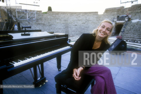 Rome, Ancient Ostia Theater, 1999. German singer and actress Ute Lemper / Roma, Teatro di Ostia Antica, 1999. La cantante e attrice tedesca Ute Lemper - ©Marcello Mencarini/Rosebud2