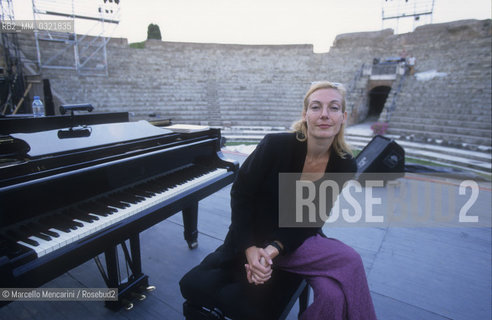 Rome, Ancient Ostia Theater, 1999. German singer and actress Ute Lemper / Roma, Teatro di Ostia Antica, 1999. La cantante e attrice tedesca Ute Lemper - ©Marcello Mencarini/Rosebud2