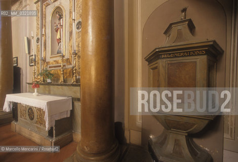 Recanati, baptismal font in the church of Santa Maria in Montemorello, where Giacomo Leopardi was baptized / Recanati, fonte battesimale nella chiesa di Santa Maria in Montemorello, dove fu battezzato Giacomo Leopardi - ©Marcello Mencarini/Rosebud2