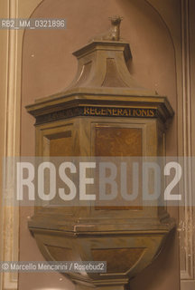 Recanati, baptismal font in the church of Santa Maria in Montemorello, where Giacomo Leopardi was baptized / Recanati, fonte battesimale nella chiesa di Santa Maria in Montemorello, dove fu battezzato Giacomo Leopardi - ©Marcello Mencarini/Rosebud2