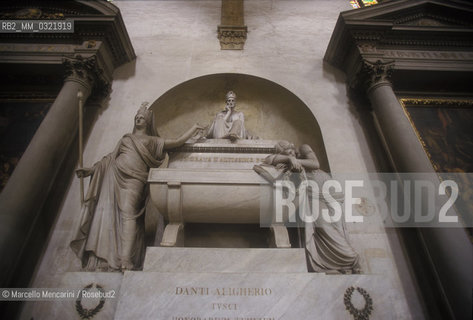 Florence, monument to Dante Alighieri in Santa Croce Church. Giacomo Leopardi was inspired by it to compose the poem Above the monument to Dante / Firenze, monumento a Dante Alghieri nella chiesa di Santa Croce. A esso si ispirò Giacomo Leopardi per comporre canzone Sopra il monumento di Dante - ©Marcello Mencarini/Rosebud2