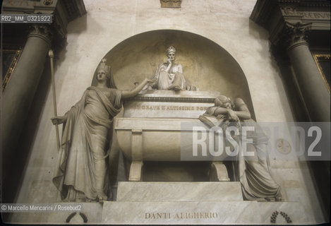 Florence, monument to Dante Alighieri in Santa Croce Church. Giacomo Leopardi was inspired by it to compose the poem Above the monument to Dante / Firenze, monumento a Dante Alghieri nella chiesa di Santa Croce. A esso si ispirò Giacomo Leopardi per comporre canzone Sopra il monumento di Dante - ©Marcello Mencarini/Rosebud2