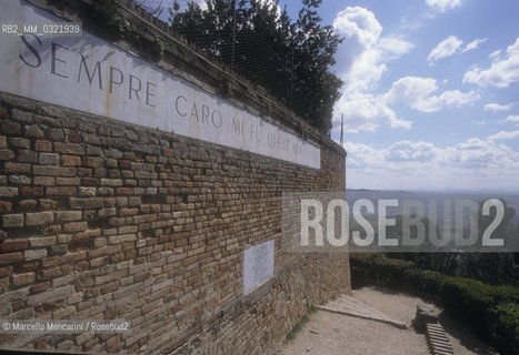 Recanati, Mount Tabor, known as the hill of the Infinite because of this place Giacomo Leopardi wrote in his poem LInfinito (The Infinite) / Recanati, il monte Tabor, noto come il colle dellInfinito perché di questo luogo scrive Giacomo Leopardi nella sua poesia Linfinito - ©Marcello Mencarini/Rosebud2